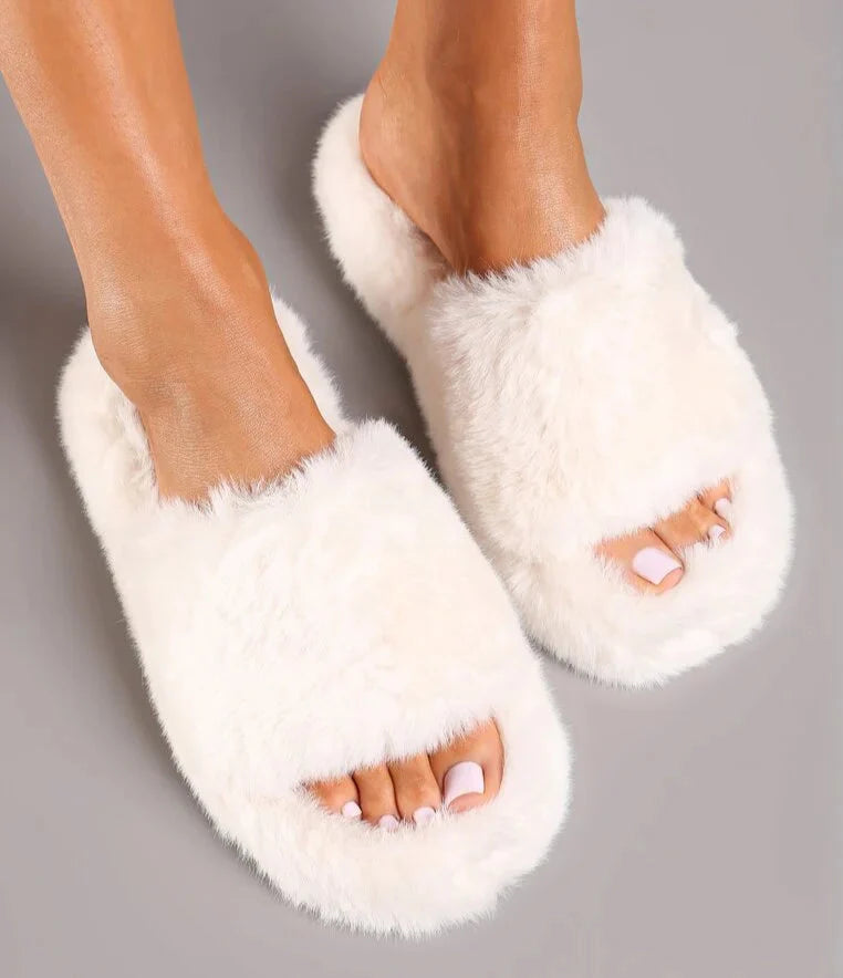 Chaussons plats beiges avec fourrure