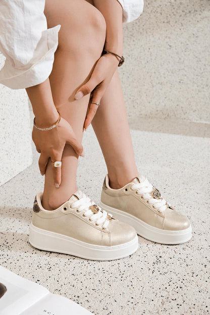 Basket plateforme or femme avec détail bijou
