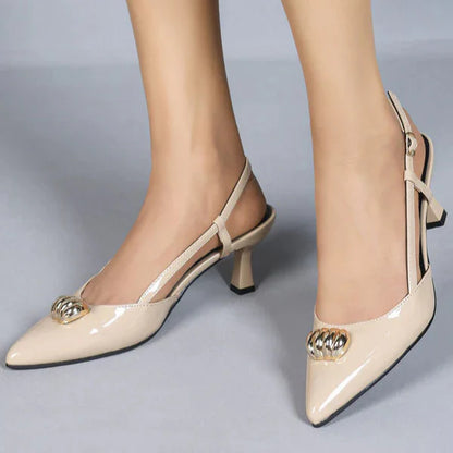 Escarpins à bout pointu et talon carré  avec coquillage doré