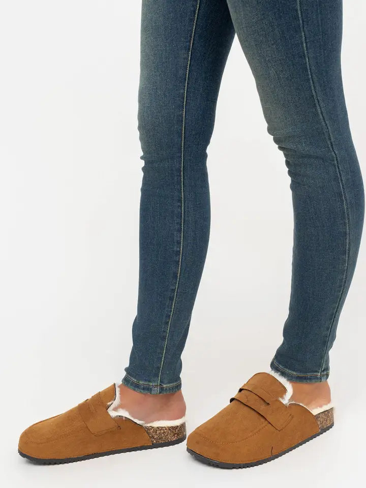 Sabot en simili-suède  avec semelle en liège ,bordure en fourrur