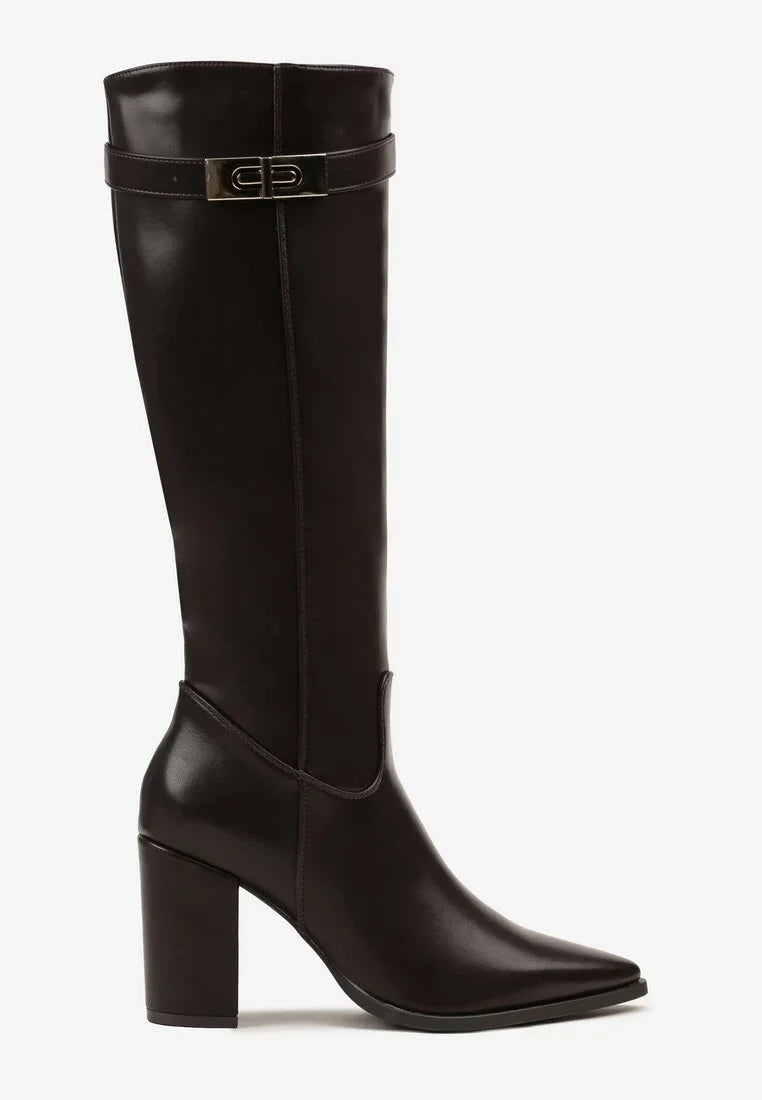 Bottes à talons hauts décorées d'appliqués