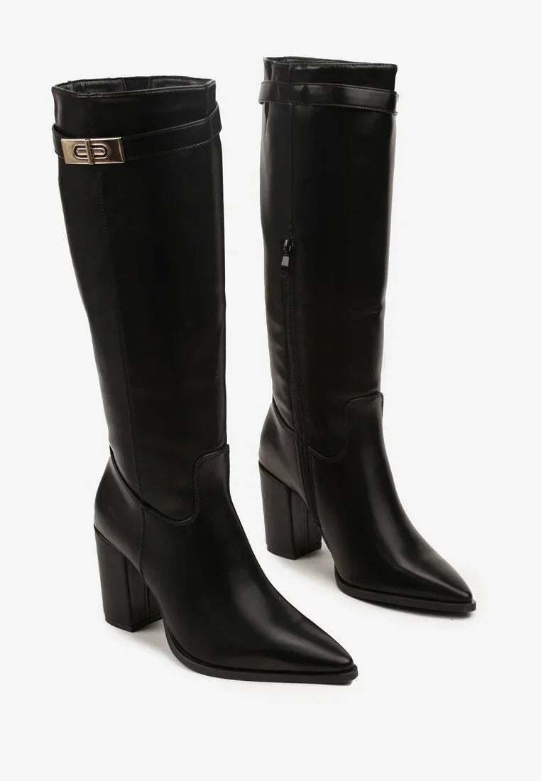 Bottes à talons hauts décorées d'appliqués