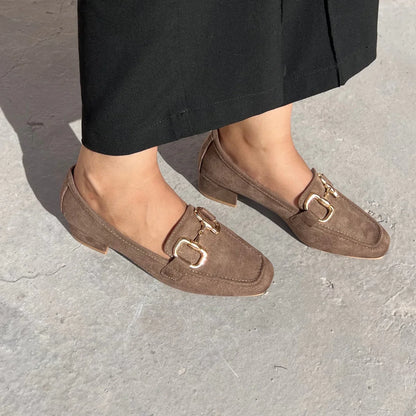 Escarpin à boucle en daim