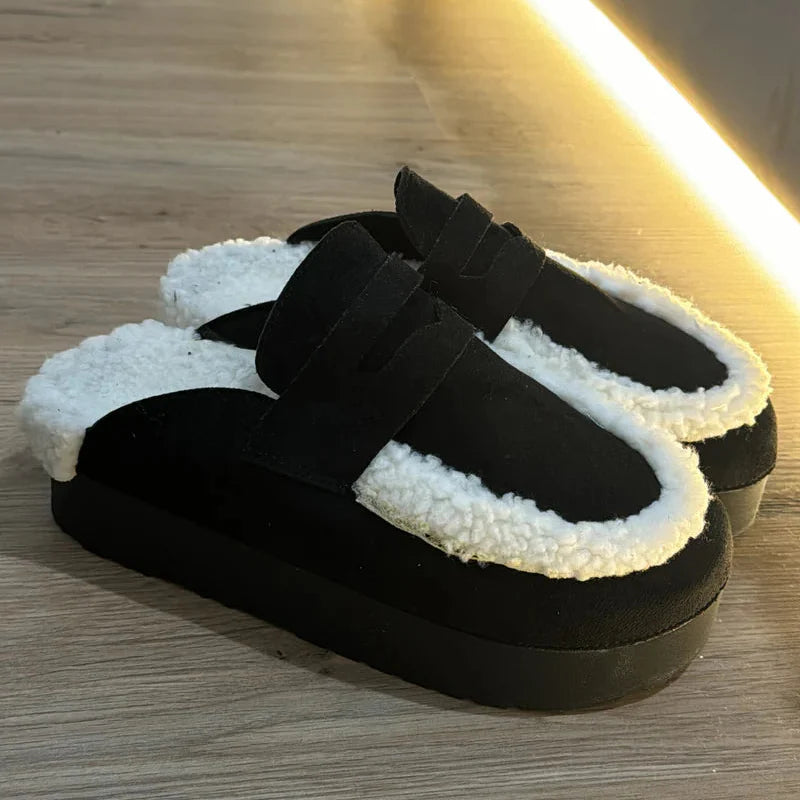 Sabot en suédine cuir fourrée à plateforme et semelle crantée