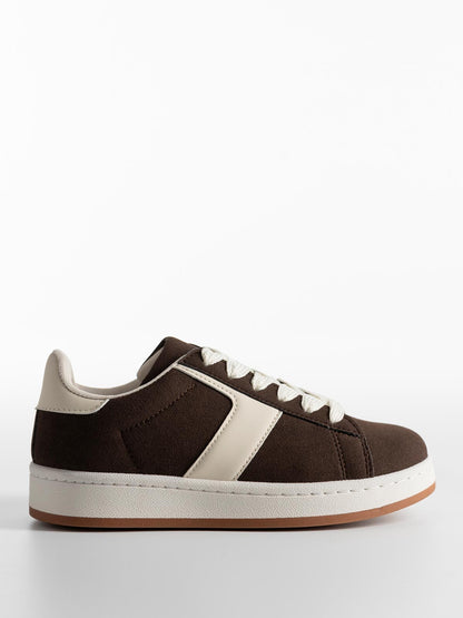 Baskets bicolores basiques à lacets