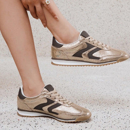 Baskets en tissu avec détails dorés et semelle en caoutchouc