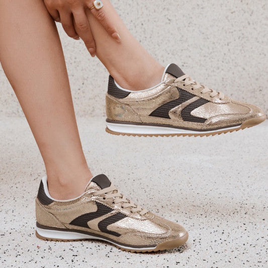 Baskets en tissu avec détails dorés et semelle en caoutchouc