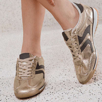 Baskets en tissu avec détails dorés et semelle en caoutchouc