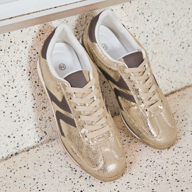 Baskets en tissu avec détails dorés et semelle en caoutchouc