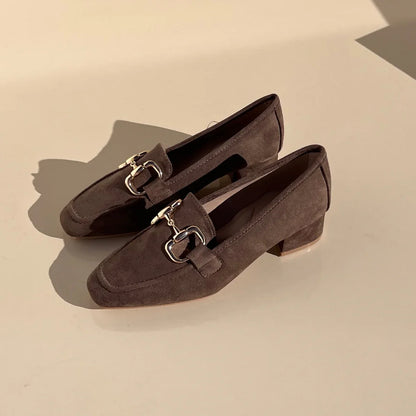 Escarpin à boucle en daim