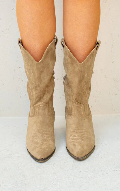 bottes cowboy mi-mollet à bout pointu