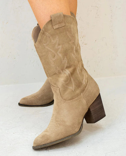 bottes cowboy mi-mollet à bout pointu