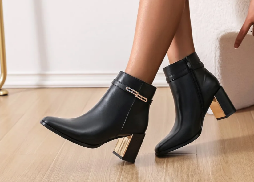 Bottines en synthétique avec bride métallique doré