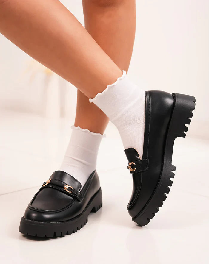 Mocassins femme avec détail doré et semelle crantée épaisse