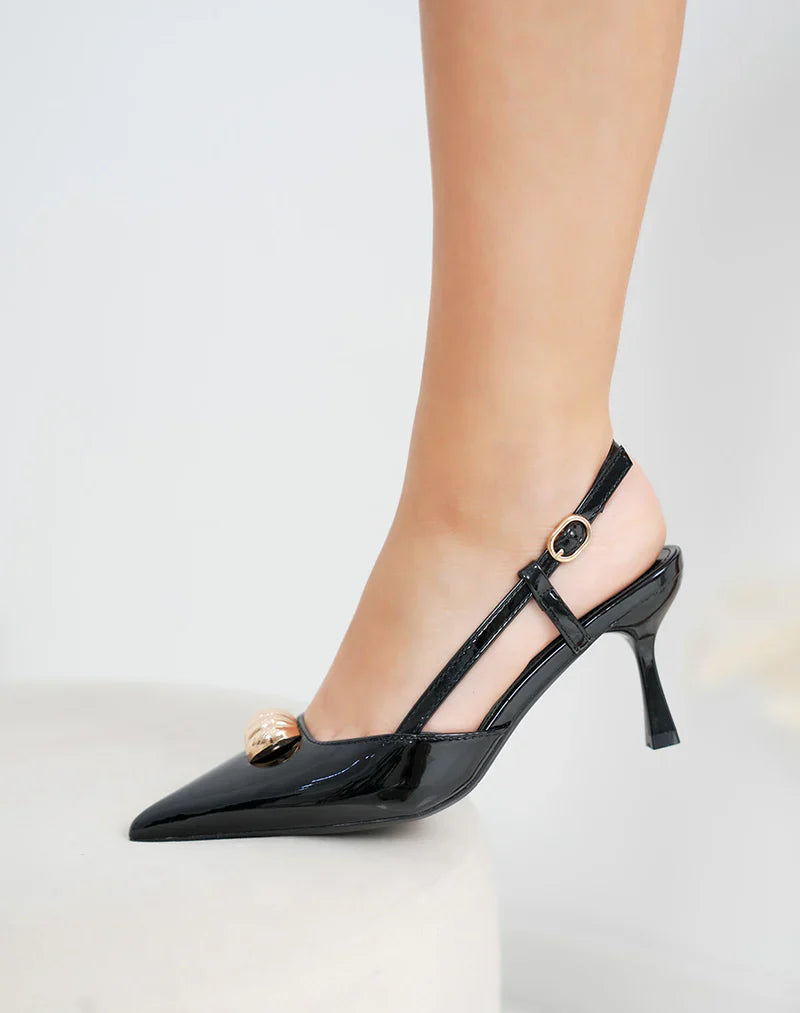 Escarpins à bout pointu et talon carré  avec coquillage doré