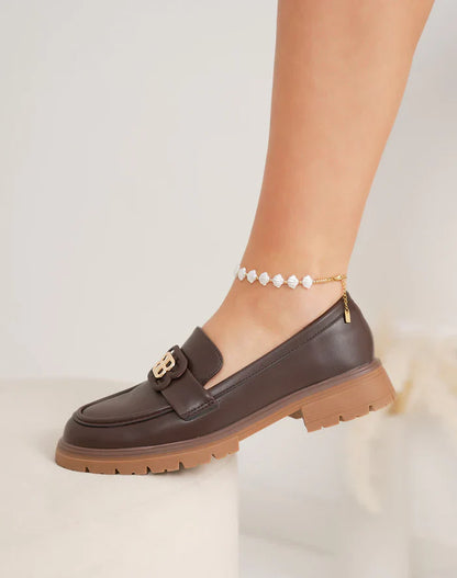 Mocassin femme tendance avec bijou doré et semelle crantée confortable