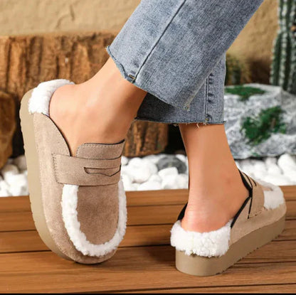 Sabot en suédine cuir fourrée à plateforme et semelle crantée