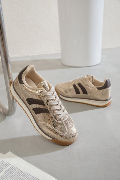 Baskets au design rétro avec une touche mode assumée