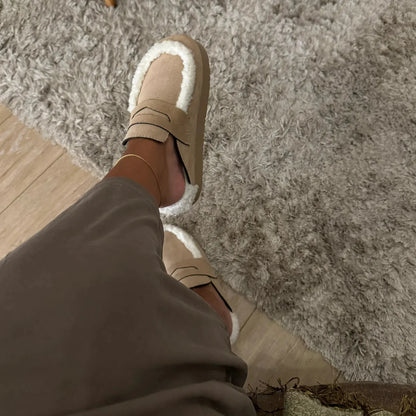 Sabot en suédine cuir fourrée à plateforme et semelle crantée