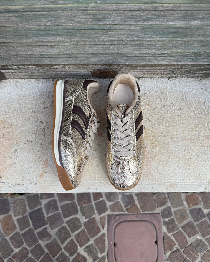 Baskets au design rétro avec une touche mode assumée