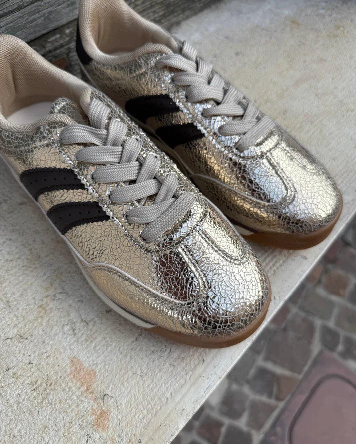 Baskets au design rétro avec une touche mode assumée