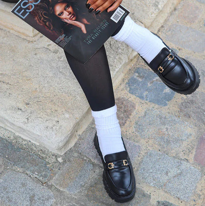 Mocassins femme avec détail doré et semelle crantée épaisse