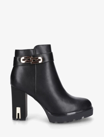 Bottines à talon et boucle fantaisie