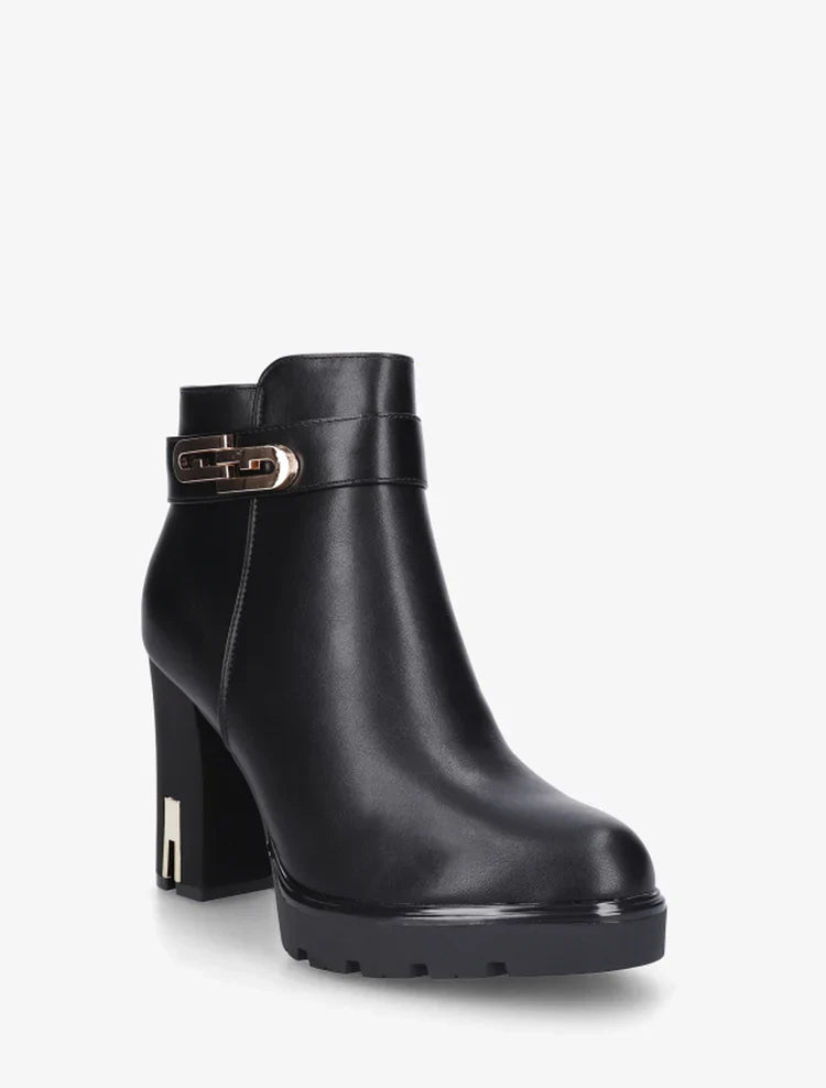 Bottines à talon et boucle fantaisie