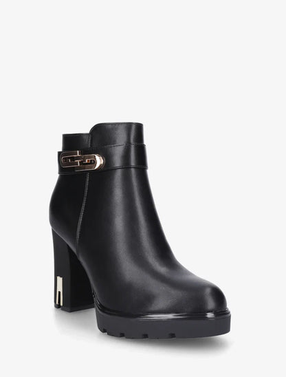 Bottines à talon et boucle fantaisie