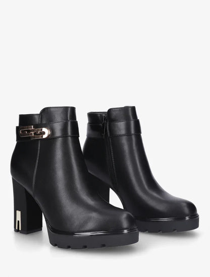 Bottines à talon et boucle fantaisie