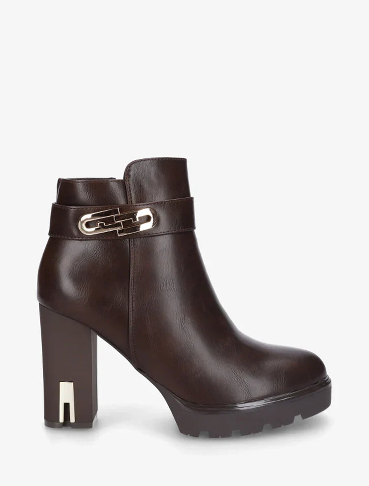 Bottines à talon et boucle fantaisie