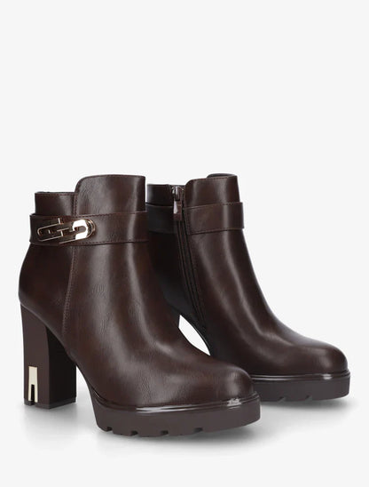 Bottines à talon et boucle fantaisie