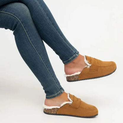 Sabot en simili-suède  avec semelle en liège ,bordure en fourrur